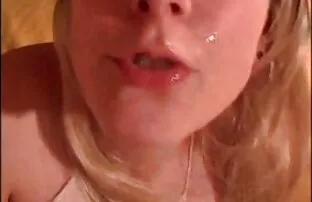 XXX Crystal är mycket bra dubbar i porrfilm med äldre kvinnor uppsättningen av tre