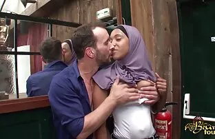 XXX Jag bestämde mig för att betala strapon sexfilm för min lägenhet med min kropp.