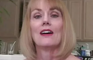 XXX Sätt mormor sexfilm min nya vän i en främmande byggnad