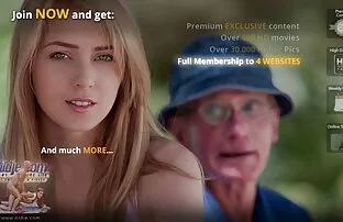XXX Mannen i fin erotiska sexfilmer kostym och attraktiva arabiska kommersiella