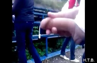 XXX Fadern tog sin dotter och tittade otåligt på hennes kalla hemmagjord sexfilm fötter