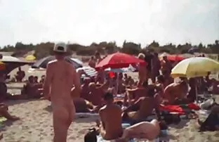 XXX Män skämt somna på student, sexfilm på stranden
